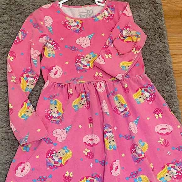 🎀Selling this adorable JOJO SIWA dress.(6-6X) so comfortable!Great material!🎀 - Picture 5 of 6